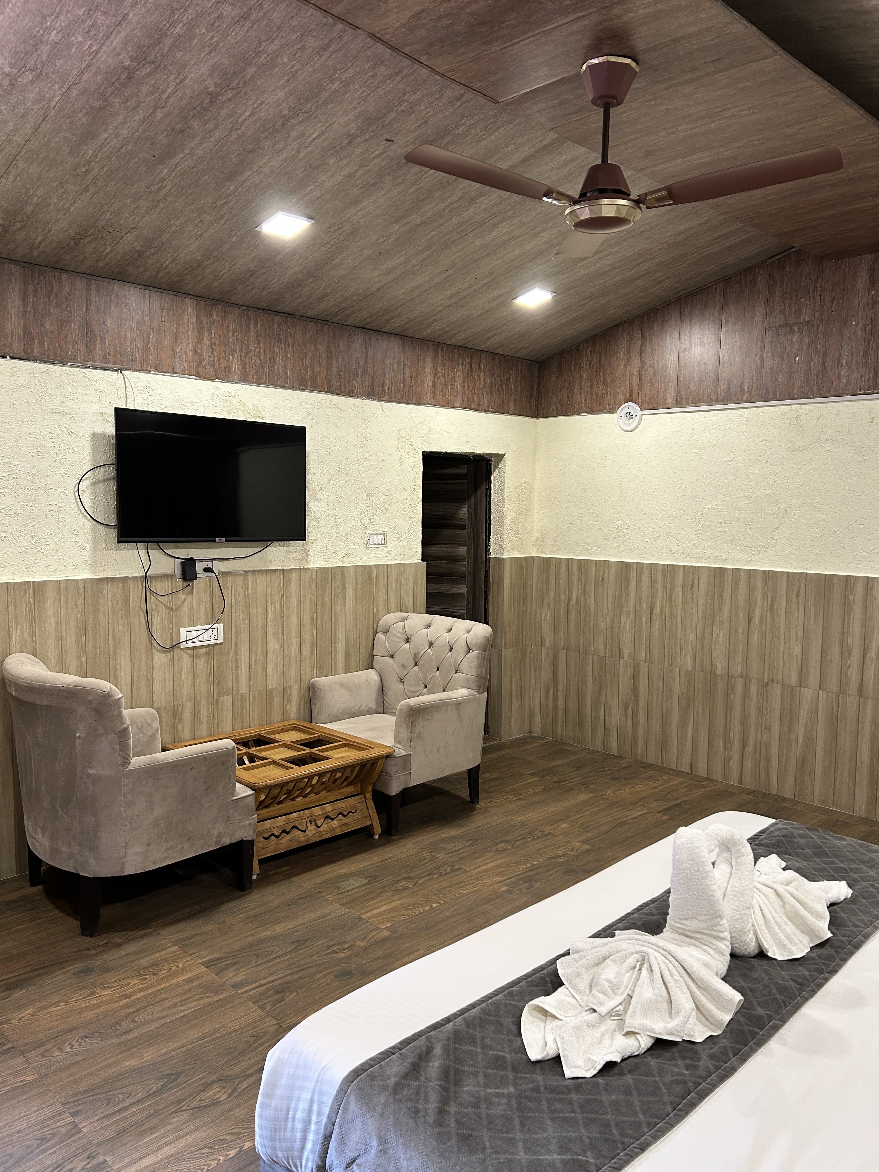 anandvan resort room3